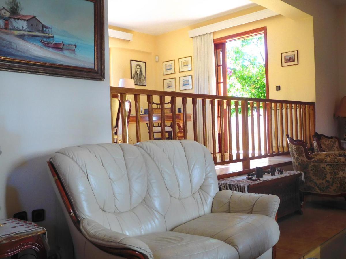 Kavouri Beach House Just 6 Minutes Walk To Kavouri Beach Villa Atene Esterno foto